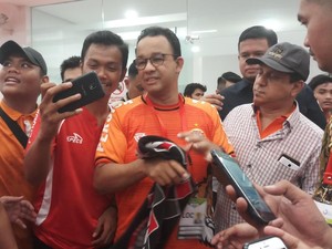 Suporter Persija Serukan Stadion Saat Foto Bareng Anies