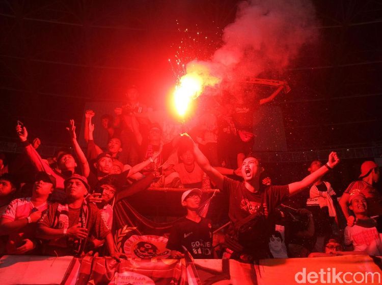 10 Pertandingan Liga 1 2018 dengan Penonton Terbanyak