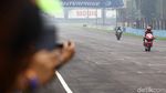 Si Entong dan Pebalap Honda Ngebut Pakai Motor Marquez
