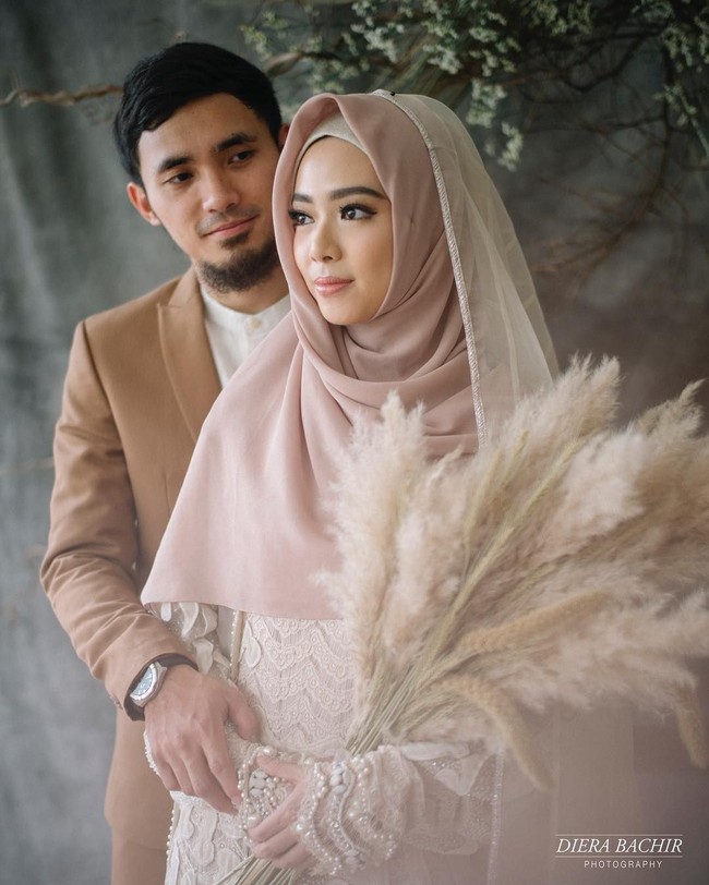 Sebelum resepsi pernikahan, mereka berdua sempat melakukan pemotretan bersama fotografer populer Diera Bachir. Foto-foto mereka pun viral. Foto: Dok. Diera Bachir