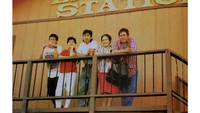 Megawati bersama anak-anak dan suaminya Taufiq Kiemas. Repro Buku Gerak dan Langkah Megawati/Muhammad Ridho/detikcom.