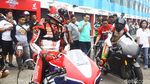 Si Entong dan Pebalap Honda Ngebut Pakai Motor Marquez