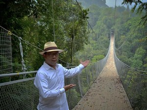 Ridwan Kamil Promosi Wisata Jembatan Gantung Situ Gunung