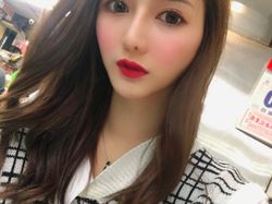 Potret Liu, Model Menawan yang Suka Jual Ikan di Pasar