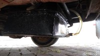  Mereka ditangkap karena menggunakan mobil angkot yang tangkinya telah dimodifikasi untuk menampung BBM dari SPBU. (Abdy-detikcom)