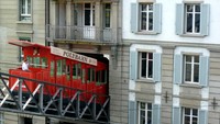 Polybanh Funicular, Swiss, dibuka sejak 1889, dapat mengangkut 50 penumpang setiap dua menit. Foto: europeanbestdestinations.com