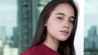 Aliando kini berusia 22 tahun sedangkan Aurora masih 14 tahun.