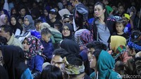 Wayang golek bukan hanya sekedar seni, tapi memberikan sisi pendidikan. Tak hanya memberikan tontonan, tapi juga tuntunan bagi siapa saja yang menontonnya. Maka sudah sepantasnya kesenian ini kita lestarikan. (Wisma/detikTravel)
