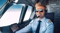 Patrick banyak mengunggah fotonya di kokpit, serta potret dirinya saat traveling di akun Instagramnya. Followers Patrick pun banyak, mencapai sekitar 483 ribu (pilotpatrick/Instagram)
