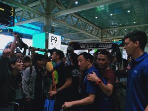 Tiba di Palembang, Pemain Sriwijaya FC Disambut Air Mata Suporter