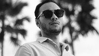 Reza Fahlevi al Hady atau Refal Hady kerap menarik perhatian, karena wajahnya yang tampan dan keren. Ia juga handal dalam memainkan berbagai peran. Foto: Instagram @refalhady