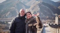 Ia berkunjung ke Tembok Besar China bersama sang Istri (zidane/Instagram)