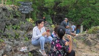 Karena keindahannya tersembunyi, tidak heran banyak wisman atau wisnus yang berkunjung ke Gua Kristal saat datang ke Kupang (Randy/detikTravel)