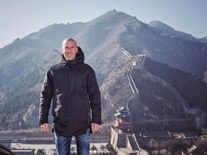 Potret Zinedine Zidane Liburan di Negeri Tirai Bambu