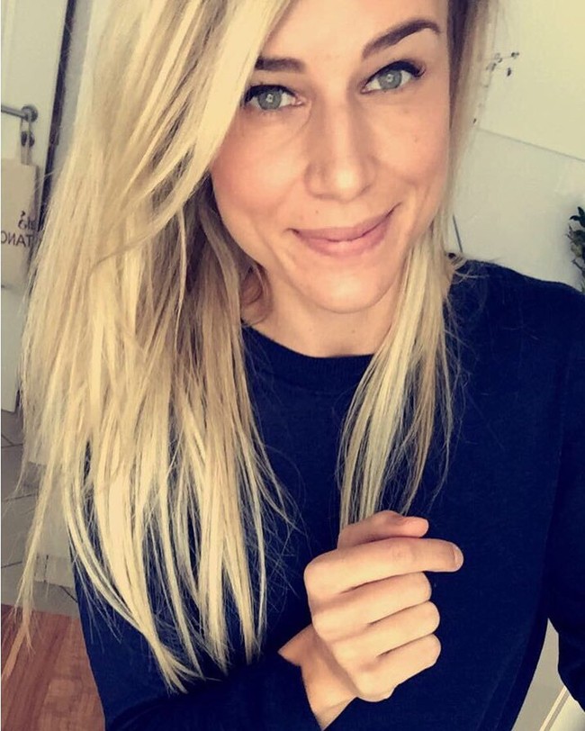 Dikatakan jika Adrienne harus memberi keputusan apakah akan melanjutkan jadi polisi atau beralih jadi selebgram hari ini. Kepolisian Saxony pun mengatakan jika Adrienne belum memberi keputusan apapun. (Foto: Instagram/@adrienne_koleszar)