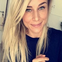 Dikatakan jika Adrienne harus memberi keputusan apakah akan melanjutkan jadi polisi atau beralih jadi selebgram hari ini. Kepolisian Saxony pun mengatakan jika Adrienne belum memberi keputusan apapun. (Foto: Instagram/@adrienne_koleszar)