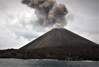 Gunung Anak Krakatau Meletus