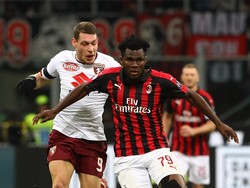 Milan melepaskan total 16 tembakan sepanjang 90 menit, tapi cuma tiga tembakan yang mengarah ke gawang. Marco Luzzani/Getty Images.