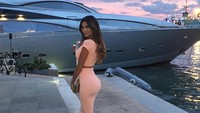 Ini saat dirinya di Ibiza, Spanyol. (officialmorganbritt/Instagram)