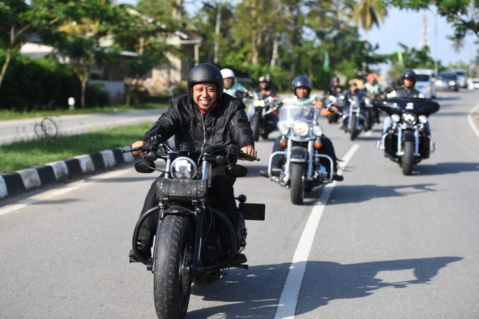 Rommy Keliling Kota Kendari dengan Moge