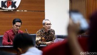 Kini, ia kembali ditetapkan sebagai tersangka dalam kasus yang sama, yaitu korupsi proyek pembangunan gedung IPDN di dua lokasi yang berbeda yaitu di Sulawesi Utara dan Sulawesi Selatan.