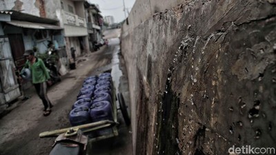 Duh,... Tanggul Muara Baru di Jakarta Utara Bocor
