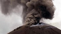 Sebelumnya, Gunung Anak Krakatau terpantau beberapa kali erupsi. Salah satunya pada Senin (10/12/2018) lalu. Pool/Antara Foto/Weli Ayu Rejeki.