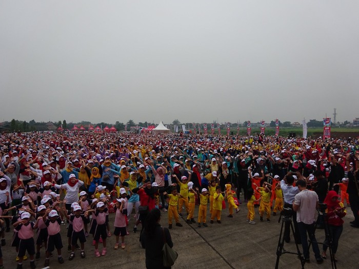 Pecahkan Rekor MURI, Ratusan Anak TK dan SD Zumba Bareng Ibu