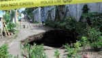 Penampakan Lubang Besar yang Menganga di Bandung