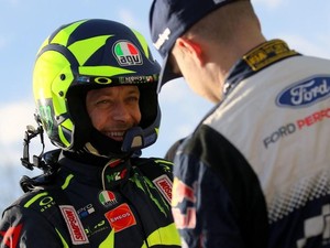 Berulang Juara Reli, Kenapa Rossi Tak Jadi Pebalap Mobil Saja?