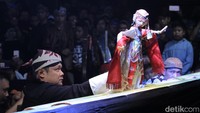 3 Dalang kondang itu di antaranya, Deden Kosasih Sunarya Putra Giriharja 2, Dadan Sunandar Sunarya Putra Giriharja 3 dan Kiki Subarna Sunarya Putra Giriharja 5. (Wisma/detikTravel)