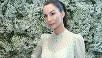 Nadya Hutagalung menjadi salah satu sosok inspiratif bagi model-model Indonesia. Ia pun merangkum kehidupannya itu menjadi sebuah buku bertajuk Walk With Me.  Foto: Ismail/detikFoto