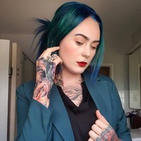 Mulai leher hingga kakinya dipenuhi tato. Wanita asal Adelaide, Australia, itu mengaku mulai menato tubuhnya dari usia 16 hingga sekarang pada usia 30. (Foto: Instagram @ rosesarered_23)