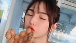 Model Cantik Jual Ikan di Pasar Ternyata Doyan Egg Waffle-Seafood