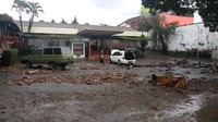 Area sekitar lokasi terlihat  berantakan. Istimewa.