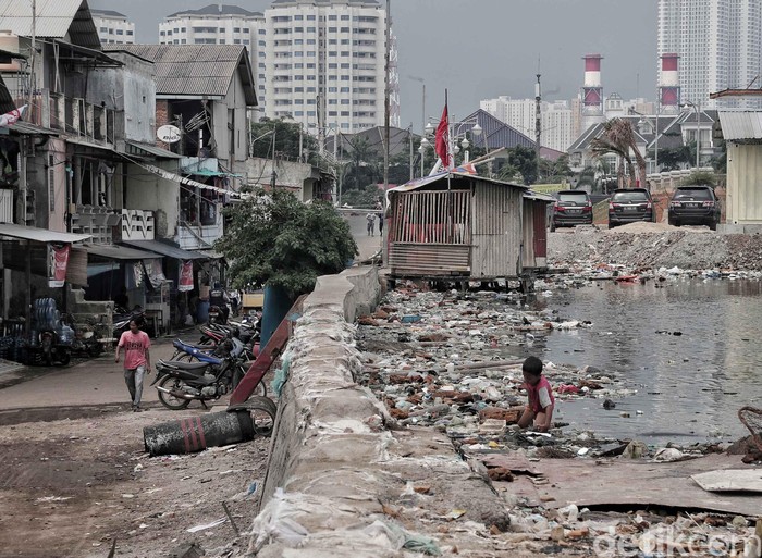 Miris Laut Penuh  Sampah  Plastik Jadi Taman  Bermain  Anak 