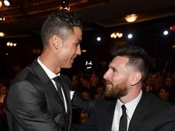 Ronaldo dan Messi juga berganti klub, tapi data Transfermarkt tidak menempatkan transfer mereka di posisi 10 besar. Transfer Ronaldo dari Juventus ke MU melibatkan biaya 15 juta euro, sementra kepindahan Messi dari Barca ke PSG berstatus free transfer. (Foto: Ben Stansall/AFP Photo)