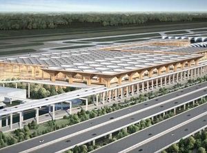 Landasan Pacu Bandara Suvarnabhumi Ambles, Pesawat China Airlines Terjebak