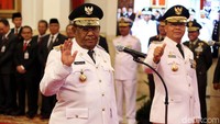 Pelaksana Tugas (Plt) Gubernur Riau Wan Thamrin Hasyim dan Plt Gubernur Bengkulu Rohidin Mersyah resmi dilantik menjadi Gubernur defenitif sisa masa jabatan.