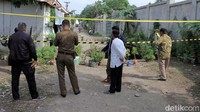 Kejadian jalan ambles ini pun bukan yang pertama kali terjadi di daerah Kutawaringin. Menurut salah seorang warga, kejadian seperti itu pernah terjadi beberapa bulan yang lalu. Hanya saja ukuran lubangnya tak terlalu besar.