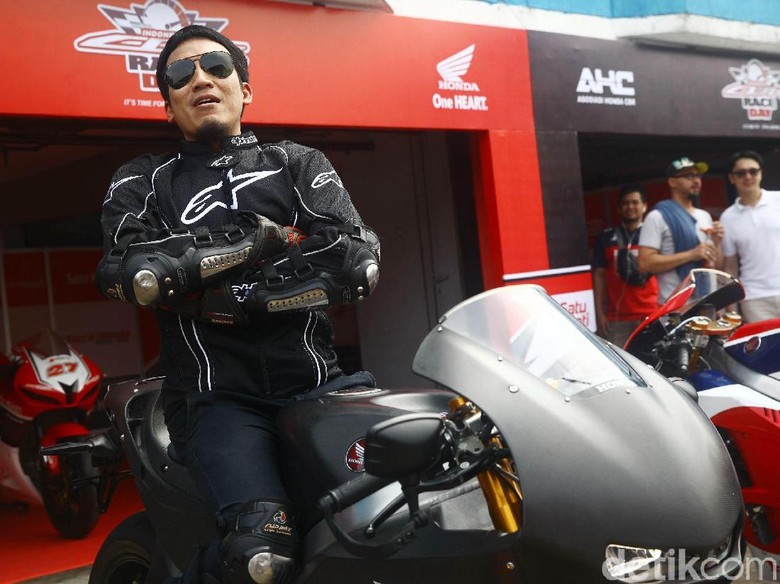 Jelang Pilpres 2019, Desta Ingatkan Tak Saling Nyinyir Jelang Pilpres 2019, Desta Ingatkan Tak Saling Nyinyir