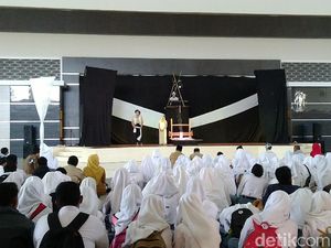 Cara Unik KPU Banjar Sosialisasi Pemilu ke Pemilih Pemula