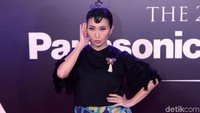 Apalagi gaya rambutnya yang mencuri perhatian di malam itu. Pool/Noel/detikFoto.