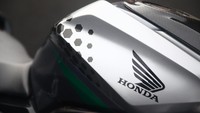 Dalam memodifikasi motornya, Rafael tidak hanya fokus pada tampilan dan performa motor semata. Tetapi juga tetap mengusahakan bagaimana caranya supaya motor sport tersebut nyaman dipakai sehari-hari, namun tetap memiliki ciri khas yang bisa bikin banyak mata tertuju pada motornya.