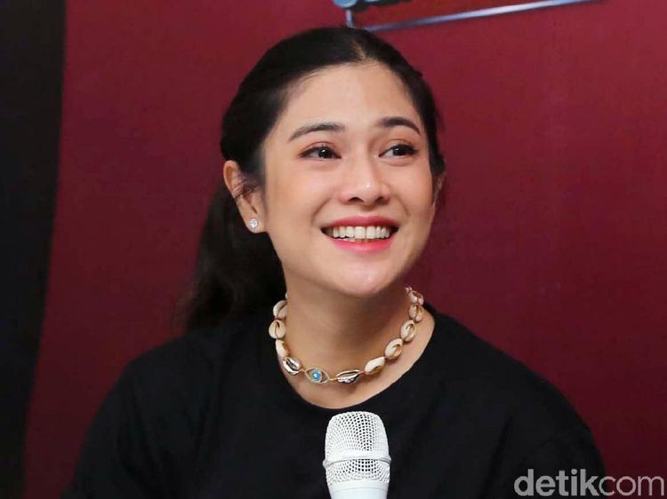 Lihat Dian Sastro Nggak Pernah Bikin Bosan!