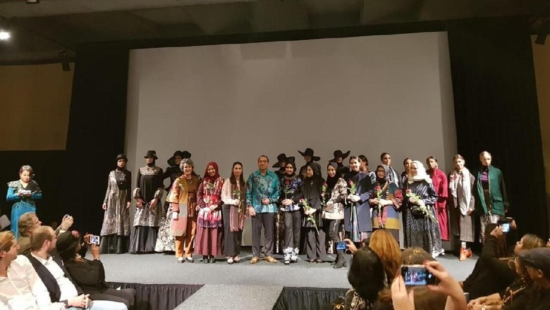 KBRI Promosi Budaya Indonesia di Belanda Lewat Peragaan Busana KBRI Promosi Budaya Indonesia di Belanda Lewat Peragaan Busana