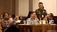 Selain Menteri ATR/BPN, sejumlah tokoh lain turut hadir sebagai pembicara dalam acara tersebut. Diantaranya Ketua Komnas HAM, Ahmad Taufan Damanik, dan Gubernur Lembaga Ketahanan Nasional (Lemhanas), Agus Widjojo.