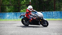 Para peserta sebelumnya disaring melalui event Safety Riding Training & Slalom Competition yang digelar pada Sabtu lalu di Safety Riding Center Wahana Jatake, Tangerang.