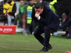 Gaya pelatih Torino Walter Mazzarri di pinggir lapangan. Marco Luzzani/Getty Images.