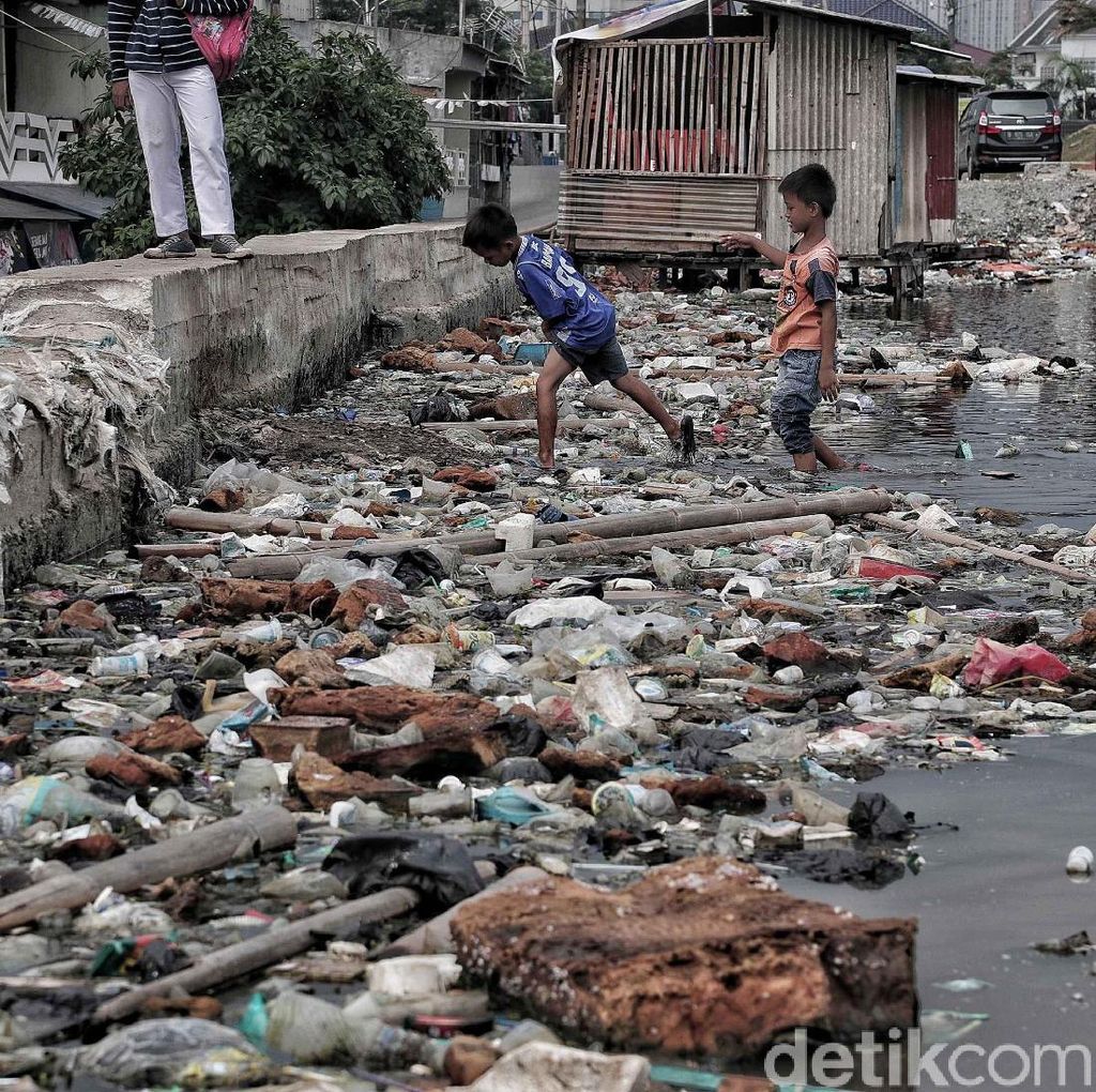 Pemkot Bekasi Larang Penggunaan Kantong Plastik Mulai Maret